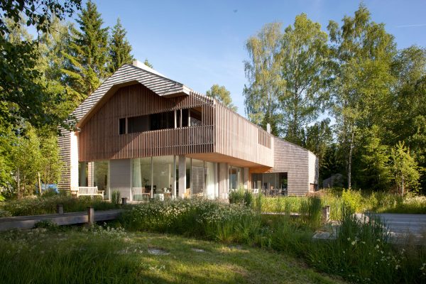 Restoring Landscape in Harmony with nature The initial situation was a narrow lakeside property measuring 6000 m² facing lake Starnberg with trimmed lawns cultivated like on neighbouring properties and a huge earth wall build by war prisoners towards lake starnberg. The aim of the architect was to design a Gesamtkunstwerk where the Architecture has to […]