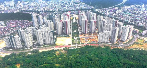 Changwon Central Park is a project of local significance for the city of Changwon in southern Korea, located at the heart of the new Uni-city development which seeks to revitalize the abandoned military base with 6,000 household multi-use residential complexes. The park is a central component in reconnecting this new development with rest of the [&hellip;]