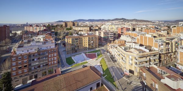 Azorín street & square redevelopment design achieves three goals: 1. To bring pedestrians back their unquestionable leading role in the public space of our cities. To achieve this, the roadway that divided the square into two unconnected spaces (one of them practically unusable due to its slope of over 4%) was removed as well as [&hellip;]