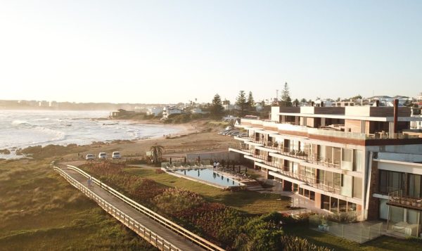 Just the thought of a hotel between two Uruguayan beaches and solely the Atlantic Ocean ahead denotes tranquility and peace. The main issue would soon come to mind, referring to how to design any architectural intervention in a place like this, and the answer is wandering in the winds. The ocean breeze is the font […]