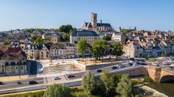 “No one is supposed to ignore the Loire” is a French expression—a pun on Loire and law—referring both to the immense geographical and historical heritage of the river and its landscapes, and to the untamable, unpredictable nature of its waters. The Loire is in fact one of France’s most wild and variable rivers. It has […]