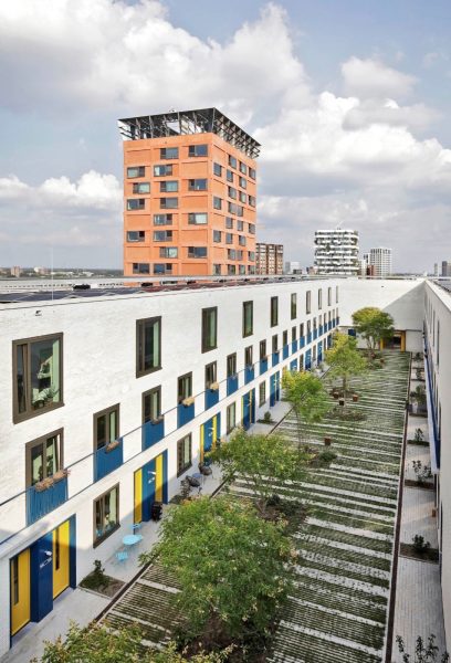 It is a remarkable experience when you step out of the lift on the upper floors of the Veemgebouw and find yourself in a green courtyard. For a moment, you forget you are high above the ground. This experience is the result of creating a special rooftop garden as an extension to the Veemgebouw on [&hellip;]