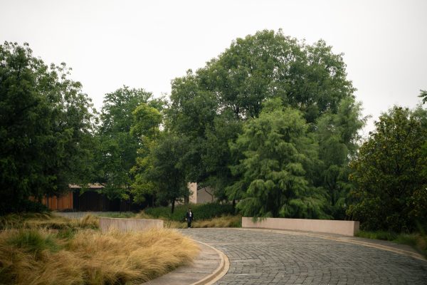 Bosquet emerged in 2019 from a commission by the developer PRAXIS to translate a preliminary concept by the U.S.-based firm SWA into an integrated proposal that coherently articulates urbanism, landscape, and architecture. Located in Zapopan, Guadalajara, within the established residential enclave of Colinas de San Javier, the project occupies a fragmented and underutilized 4-hectare site [&hellip;]