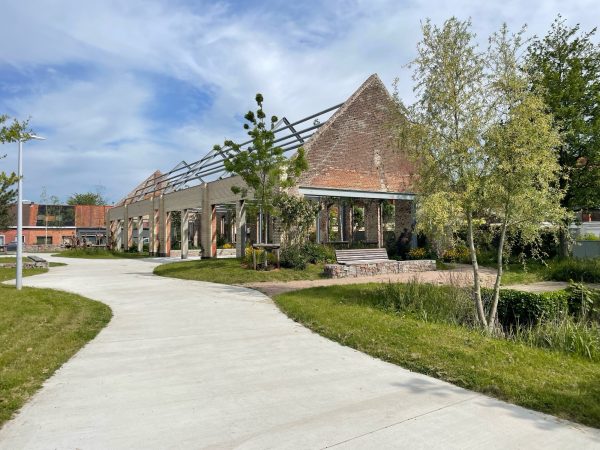 The former Sint-Jans School in the centre of Moorsele has been fully depaved and transformed into a new green hotspot in the public realm: Sint-Jans Garden is born. The building that once housed the classrooms has been largely dismantled, leaving behind a pure, stripped-back structure. It now functions both as a piece of public art [&hellip;]
