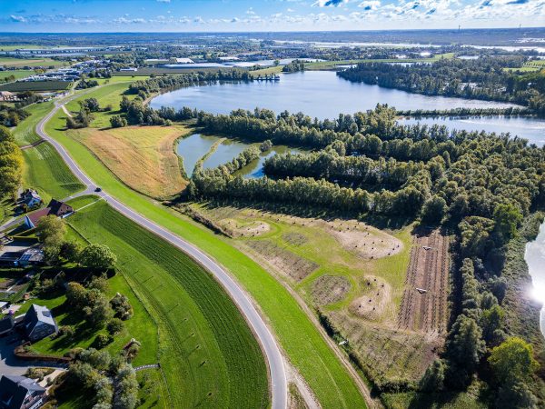 The Waaldijk between Gorinchem and Waardenburg (GOWA) has been reinforced over a length of 23 kilometres to meet current safety standards. The intervention adds a new layer to the river landscape, where flood protection, ecology, and public space are conceived as one integrated system. This holistic approach created space for a wider flow bed through [&hellip;]
