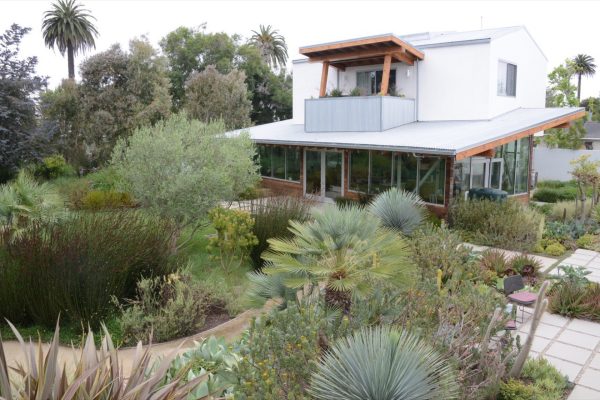 A PRIVATE BOTANICAL GARDEN FOR A PAIR OF ARTISTS. A coastal community in Los Angeles, originally developed in the early 1900’s and historically home to a mash-up of artists, rock stars and writers, is remarkable for still retaining its humble roots and creative character. Exemplifying the ethos and spirit of this unique neighborhood, Venice, the [&hellip;]