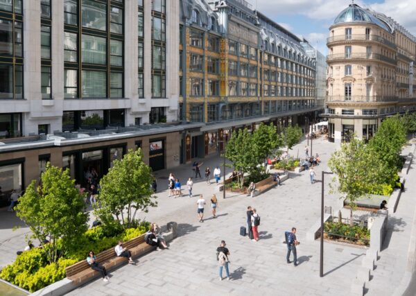 In the heart of Paris, this small emblematic public space of 3,900 m² is beautifully located on the right bank of the Seine, at the new bridge’s entrance, facing the Île de la Cité and close to the Louvre. This unique location, open to the south to the rivers’ horizon and in extension of the [&hellip;]