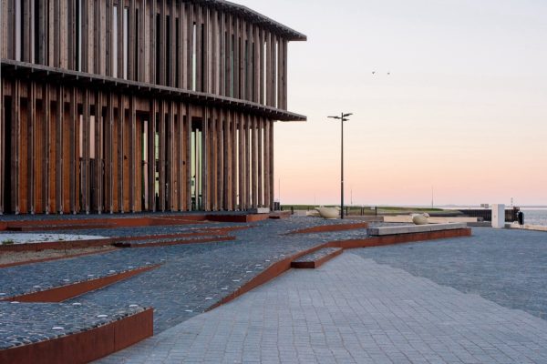 On April 26, 2025, the World Heritage Center Wadden Sea (WEC) was inaugurated in Lauwersoog. This dike experience and research center was designed by the Danish architectural firm Dorte Mandrup in collaboration with co-architect Team 4. LAOS landscape urbanism was responsible for the design of the public space of WEC. The overwhelming landscape of this [&hellip;]