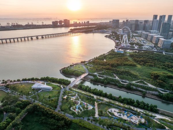 Since 2022, Shenzhen has advanced the high-quality development of a green and livable city through its “Mountain-Sea Connection” initiative, promoting the integration of mountains, coastline, urban space, and public parks. Located along the Qianhai Bay waterfront, Shuangjie River Park serves as a key node within this vision, transforming fragmented coastal green space into a resilient [&hellip;]