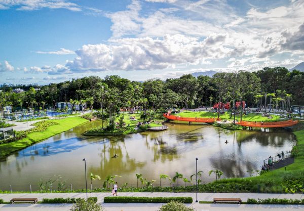 Viva Energia Park was implemented during the first stage of Vivapark Porto Belo, the first park neighborhood in Brazil, located in Porto Belo on the Emerald Coast in southern Brazil. It is a green area featuring two constructed lakes designed for flood control and water retention, framed by native vegetation, lawns, leisure amenities, and specially [&hellip;]