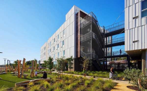 This 1.3 acre site repurposes an underutilized lot along a major thoroughfare in the city of Vallejo, California, transforming the vacant area into a vibrant supportive affordable housing community. Blue Oak Landing consists of 75 units spread across two modular four-story buildings that serve families, couples, and individuals experiencing homelessness or who are at risk [&hellip;]