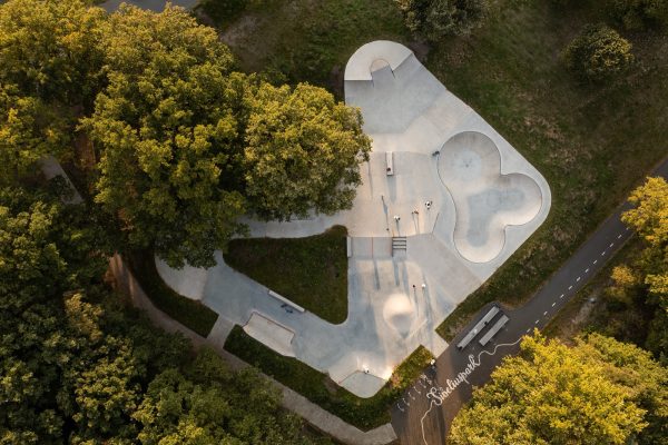 The Sibeliuspark in Oss has been transformed from a neglected, underutilized green space into a welcoming, lively, and diverse 25-hectare urban park. Designed by KCAP as landscape architect, the project features a nature-inclusive, climate-adaptive environment that integrates over 400 new trees, diverse programming for all ages, and integrated housing developments. The Urban Ox Park, featuring [&hellip;]